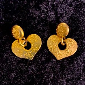 Cute, goldtone flower/heart Earrings